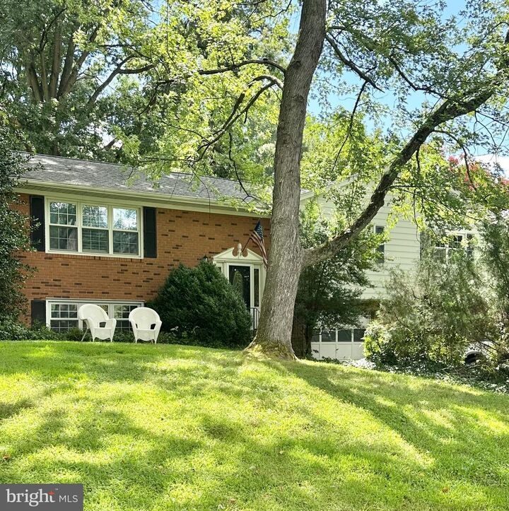 Property Photo: 7405 Range Road VA 22306