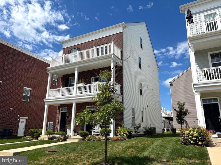 Property Photo: 120 Dock Street B PA 19020