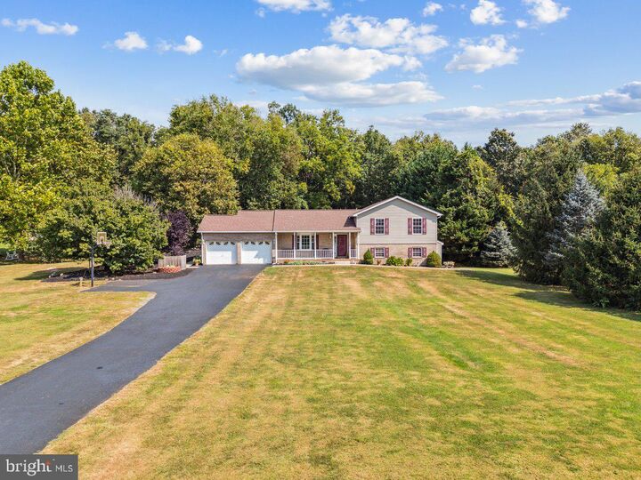 Property Photo:  431 Canterbury Drive  WV 25403 