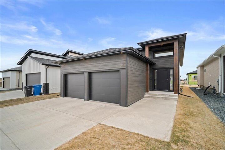 31 Prestwick Street  Niverville MB R0A 0A1 photo