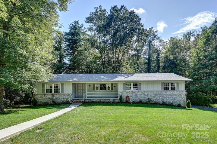 Property Photo:  2809 Hampton Drive  NC 28791 