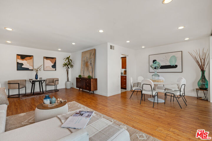 Property Photo: 4915 Tyrone Ave CA 91423