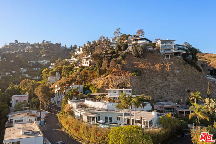 Property Photo:  8411 Hollywood Blvd  CA 90069 