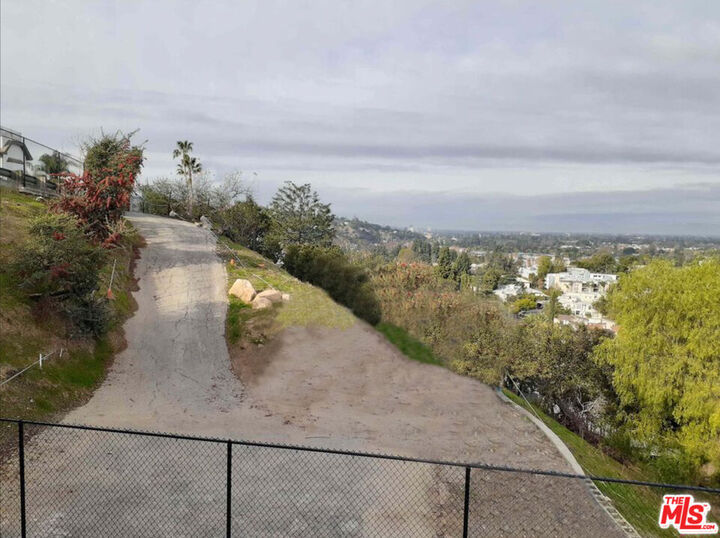 Property Photo:  11729 Laurelwood Dr  CA 91604 