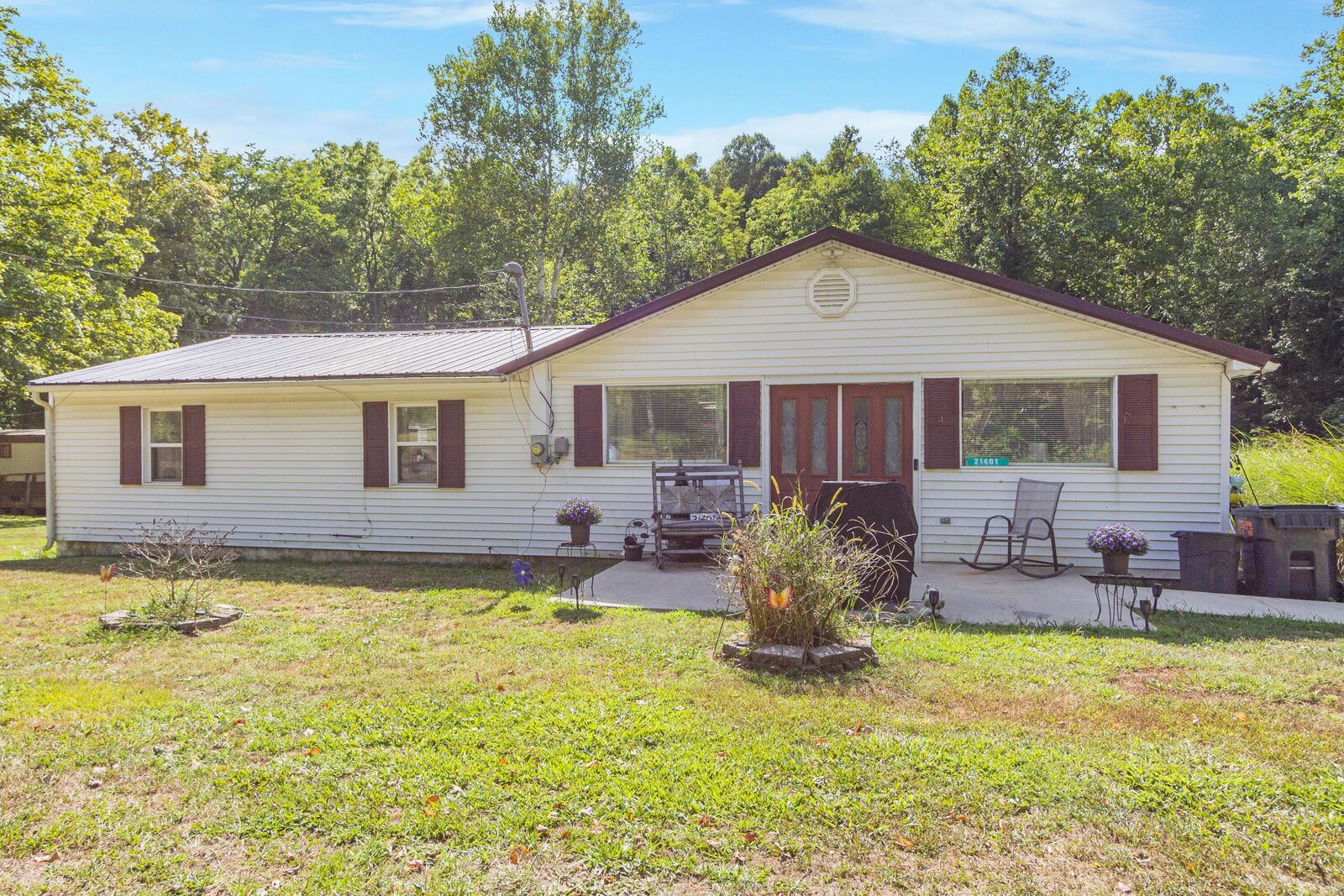 Property Photo: 21401 State Route 327 OH 43135