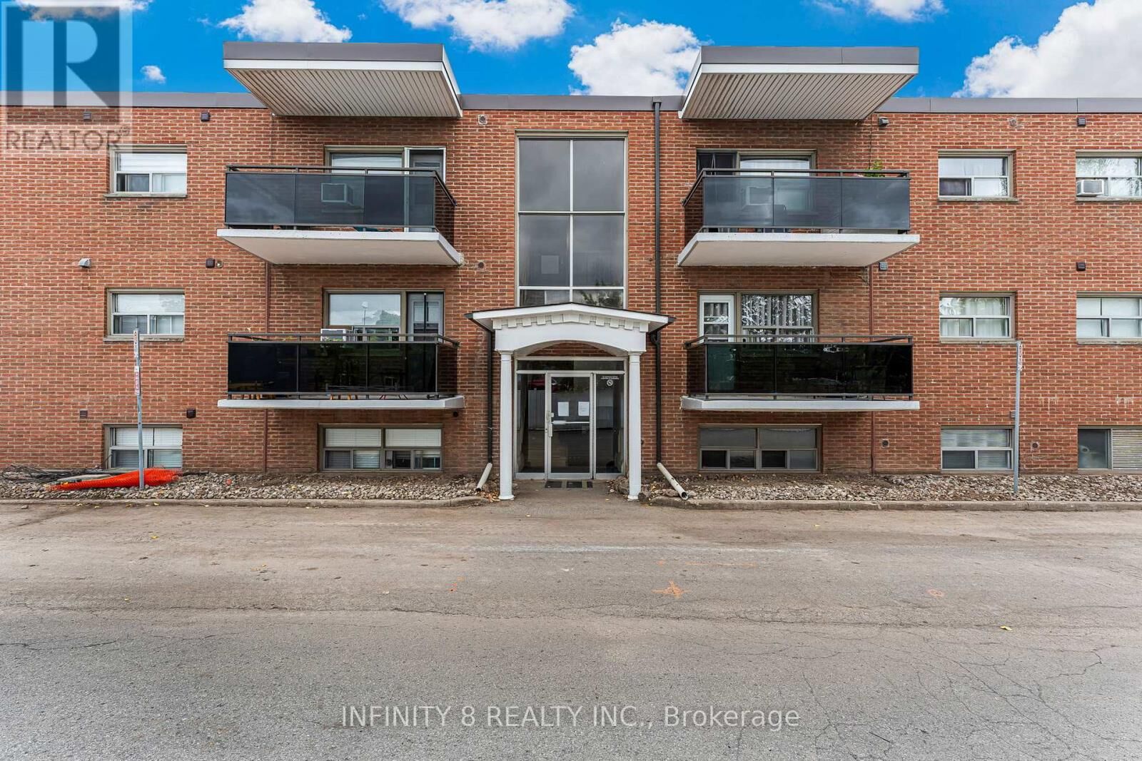 Property Photo:  264 Oakdale Avenue 301  ON L2P 2K4 