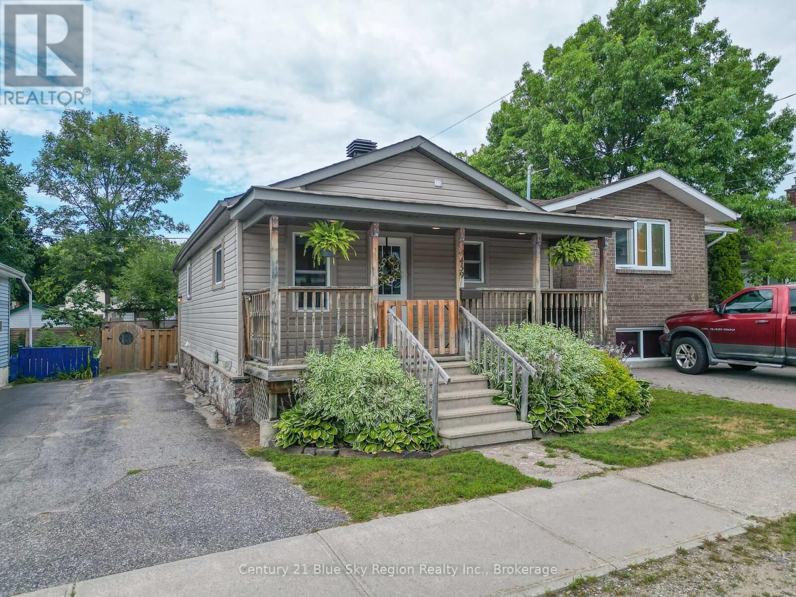 Property Photo: 459 King Street West ON P1B 6A1