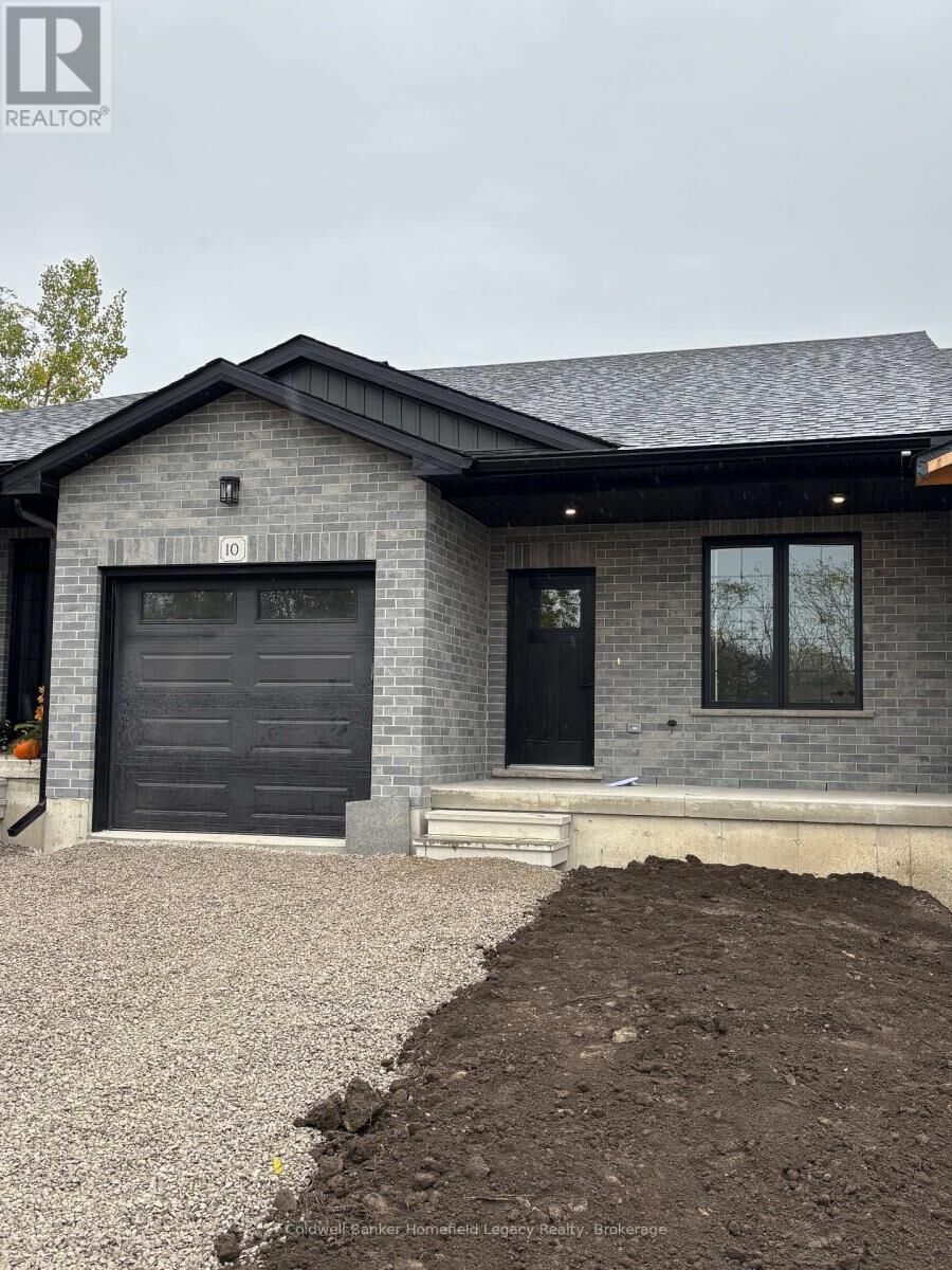 Property Photo:  7-165 East Egan Avenue North  ON N4X 0C9 