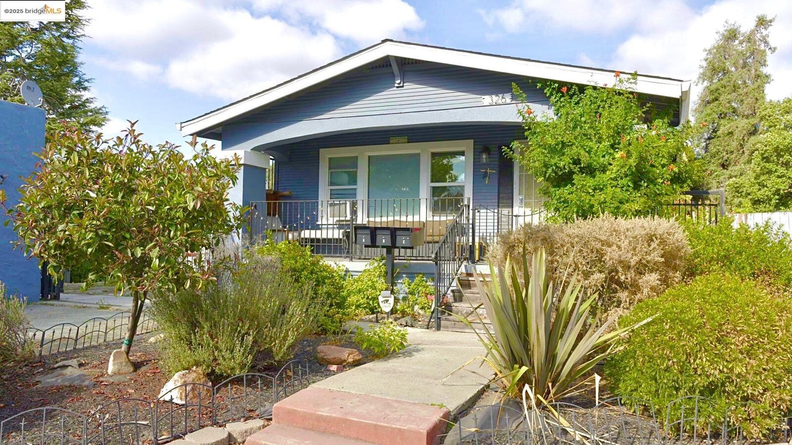 Property Photo: 326 Macarthur Blvd CA 94577