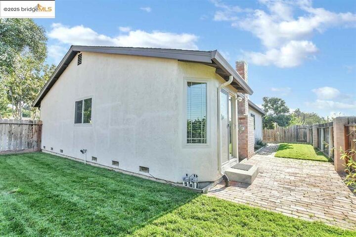 Property Photo:  817 Basalt Way  CA 94509 