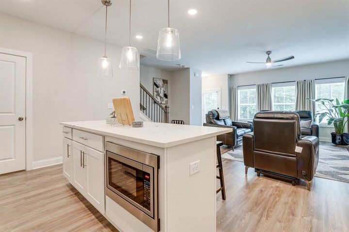 Property Photo: 2428 Lakeshore Lane SE GA 30316