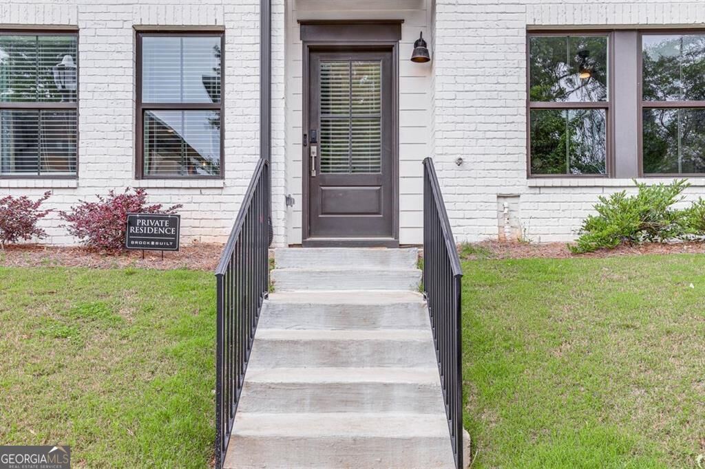 Property Photo: 2428 Lakeshore Lane SE GA 30316