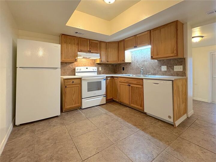Property Photo: 1124 NE 5th Ave FL 33304