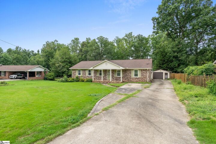 Property Photo: 314 Heathwood Drive SC 29687