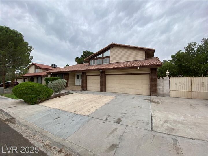 6209 Obannon Drive  Las Vegas NV 89146 photo