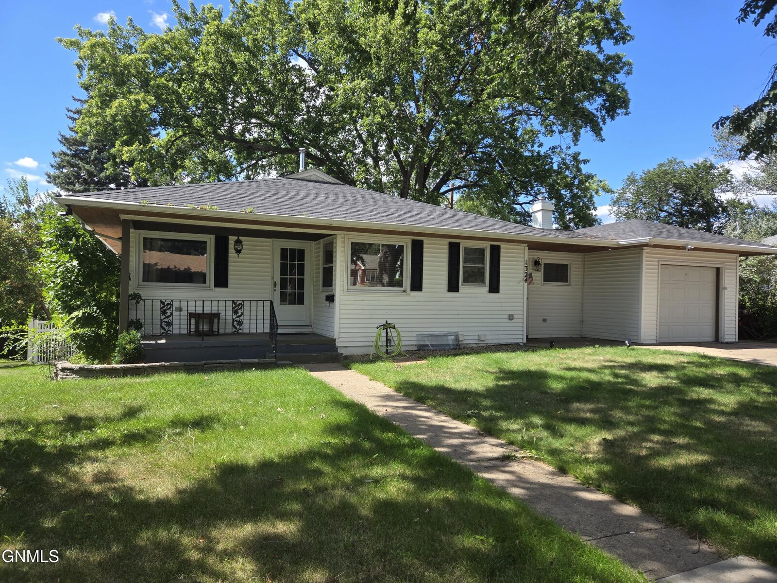 Property Photo: 1324 2nd Street ND 58501