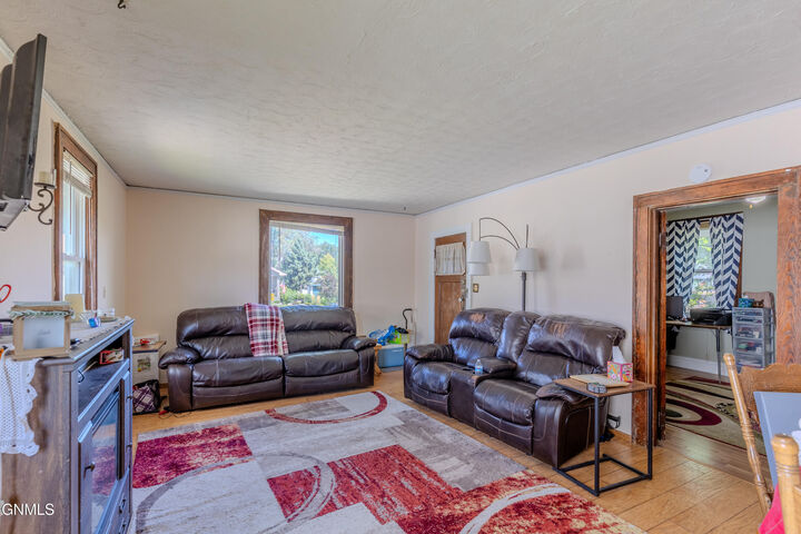 Property Photo: 515 W Avenue A ND 58501