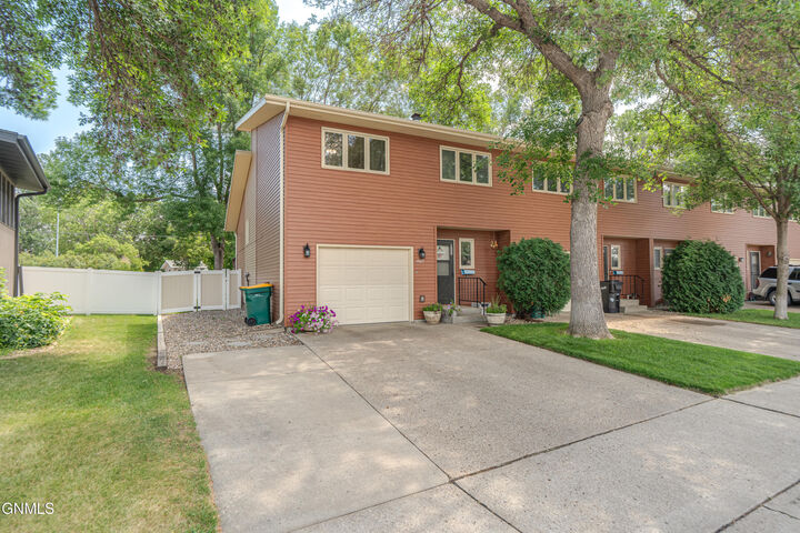 1307 Eastwood Street  Bismarck ND 58504 photo