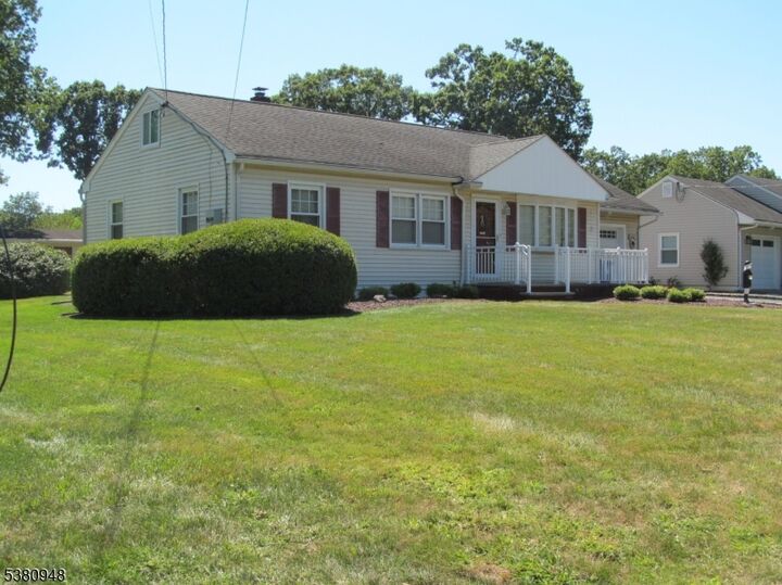 Property Photo:  18 Edgewood Ter  NJ 08807 