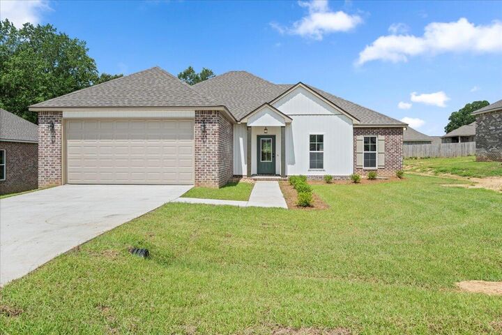 Property Photo: 19 Harvard Oak MS 39402
