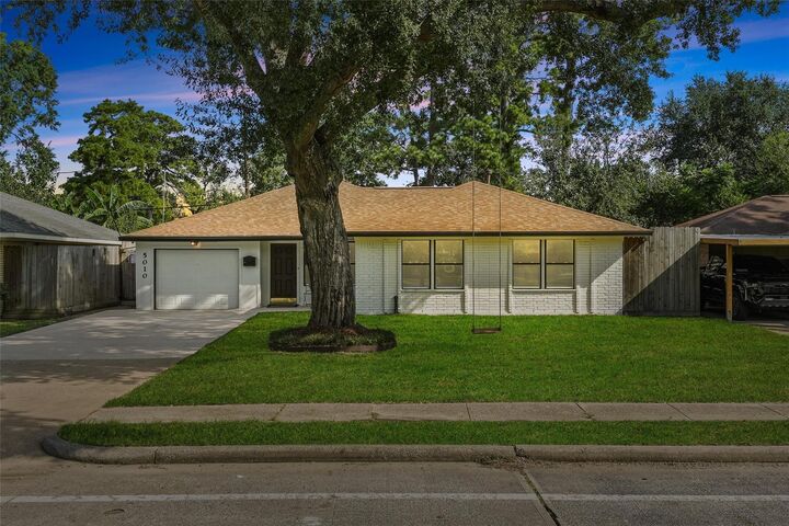 Property Photo: 5010 W 43rd Street TX 77092
