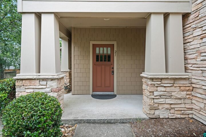 Property Photo: 21 Stone Creek Place TX 77382