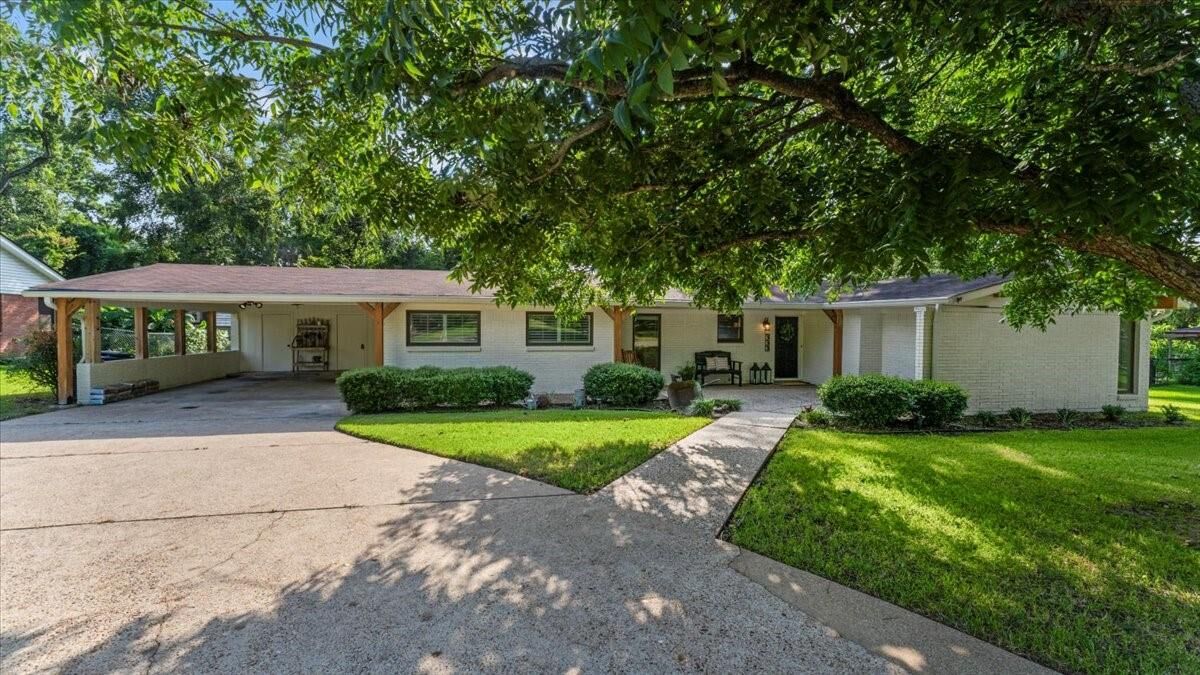 Property Photo: 333 Roundabout Road TX 77320