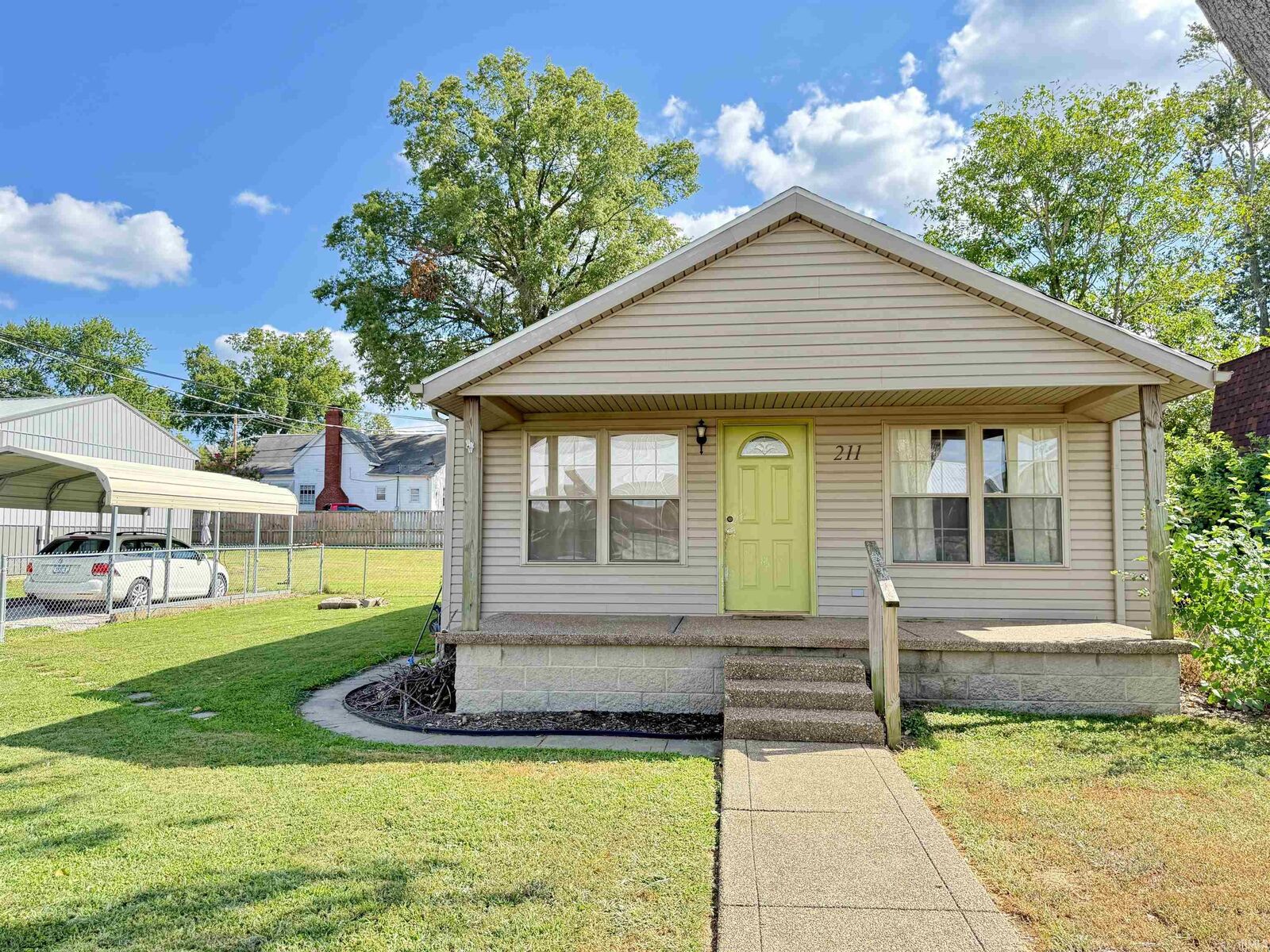 Property Photo: 211 E Division IN 47601