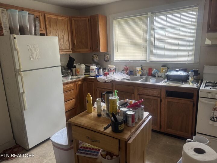 Property Photo:  1870 NE Baugh St  TN 37311 