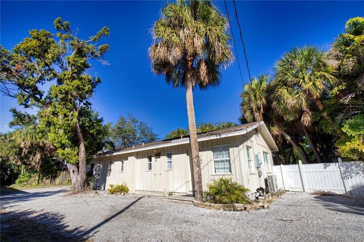 Property Photo: 160 Garden Lane FL 34242