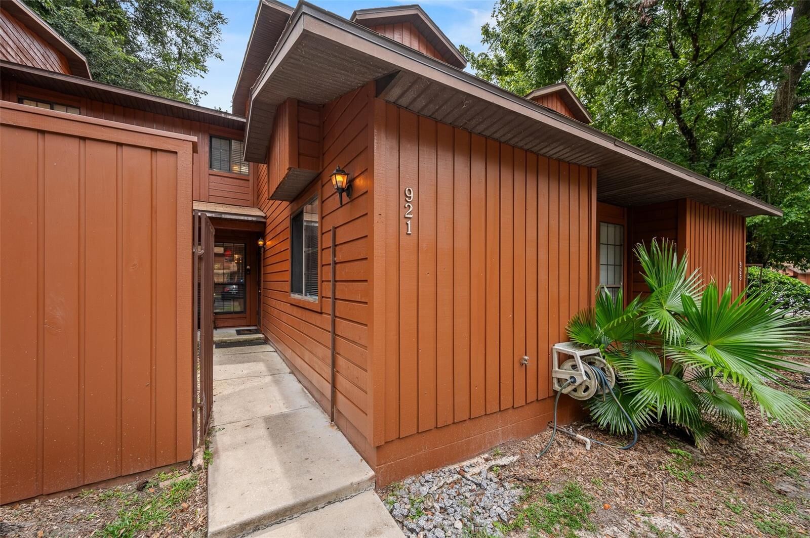 Property Photo: 921 SW 57th Drive FL 32607