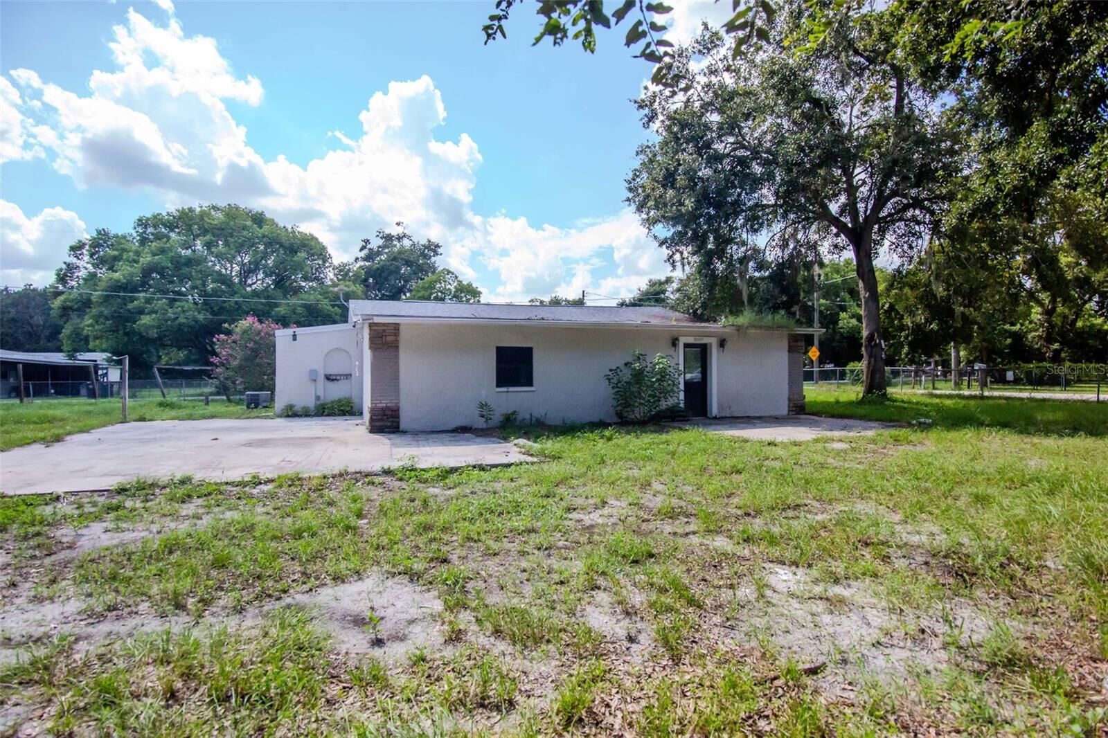 Property Photo:  1009 Mercer Loop  FL 33567 