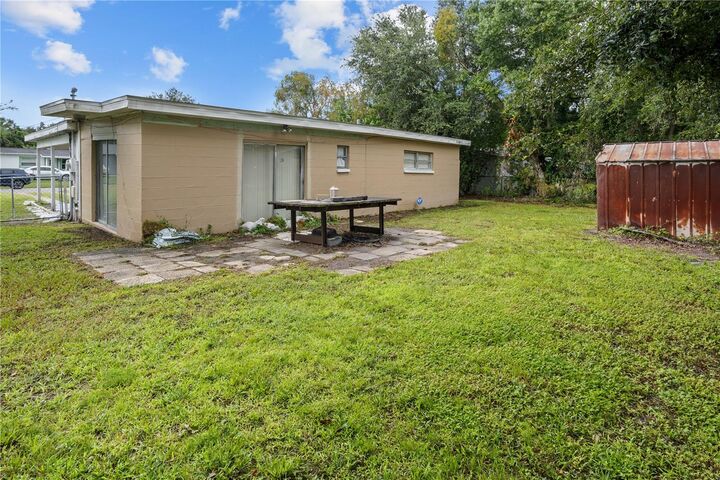 Property Photo: 8318 Dahlia Avenue FL 33619