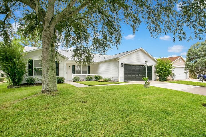 Property Photo: 950 Ladson Loop FL 32162