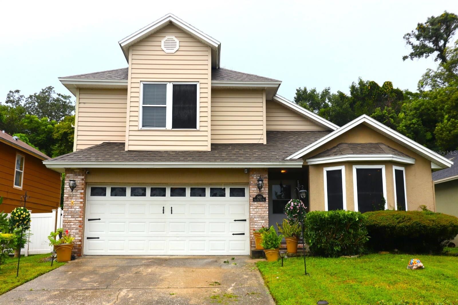Property Photo:  5410 Old Oak Tree Dr  FL 32808 