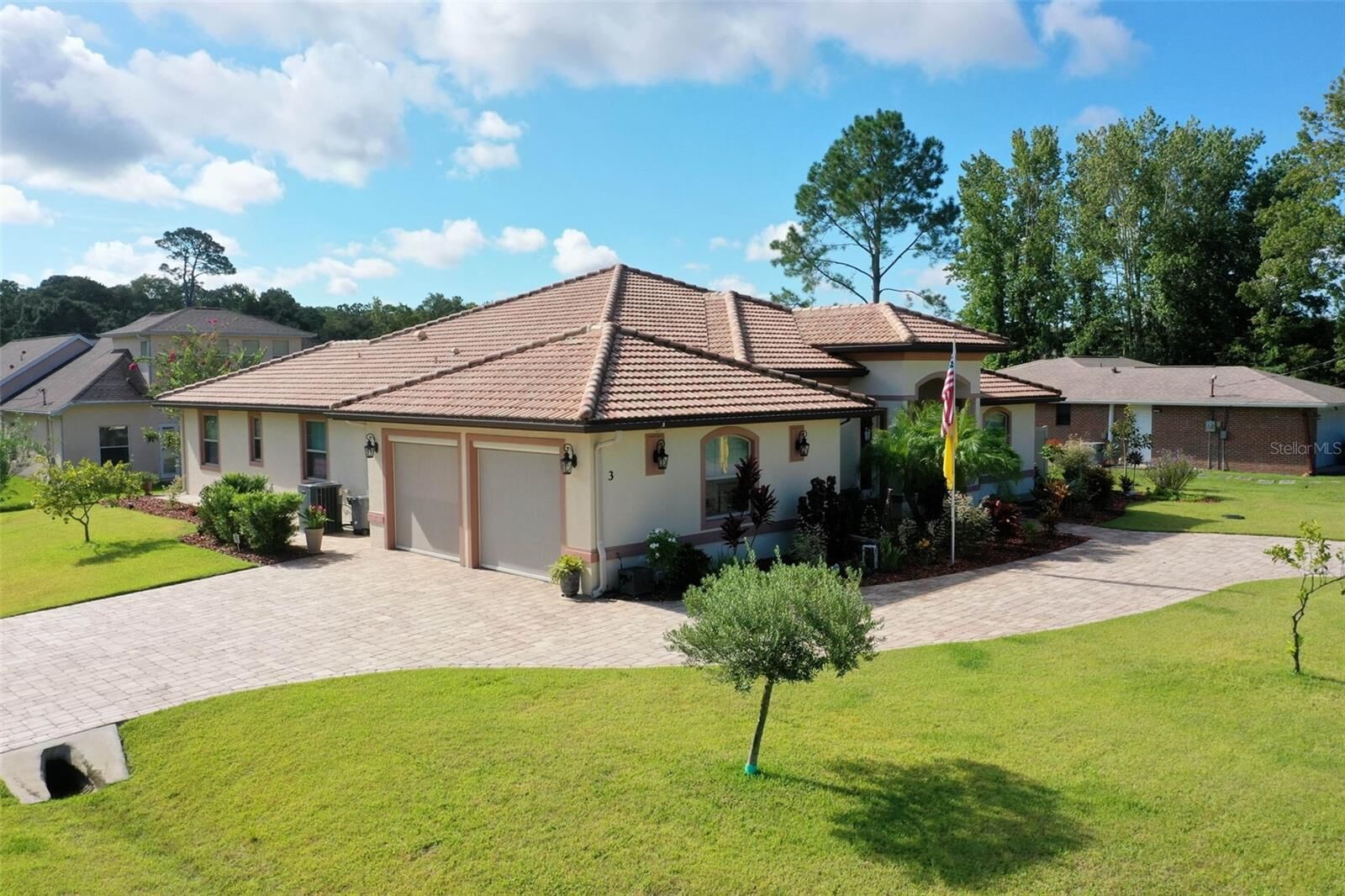 Property Photo: 3 Farmdale Lane FL 32137