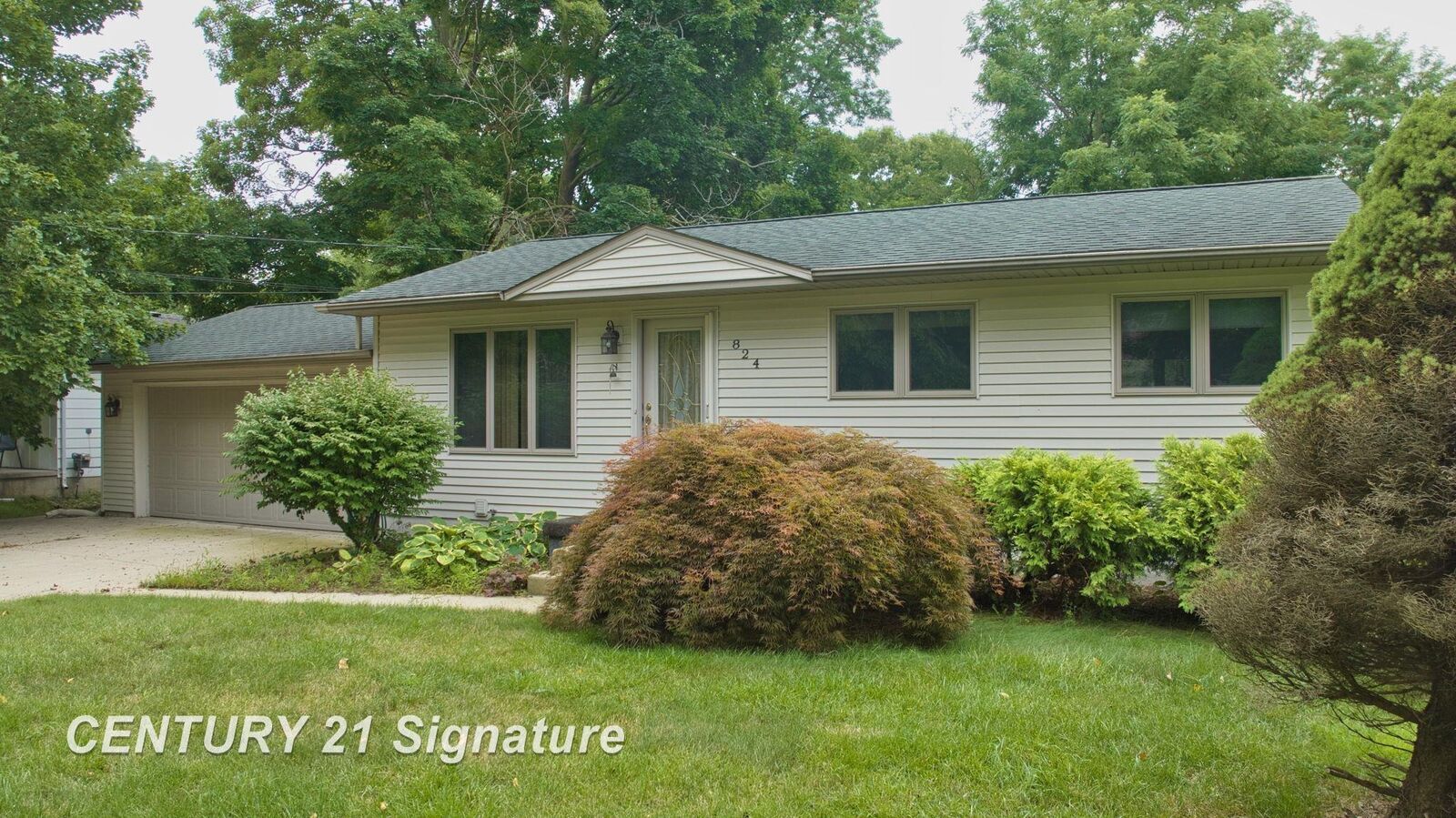Property Photo:  824 Gerald Street  MI 48433 