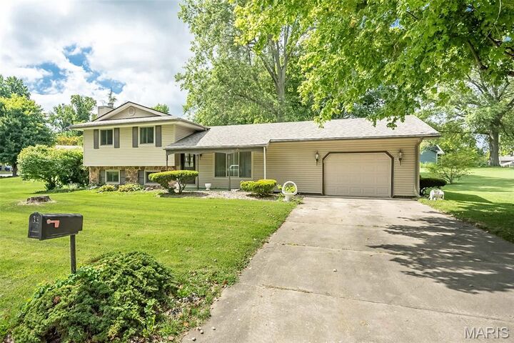 Property Photo: 35 S Meadow Lane IL 62034