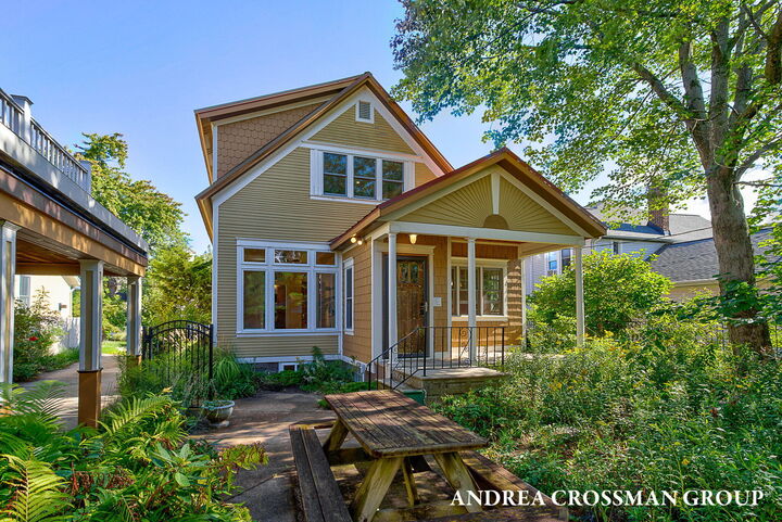 Property Photo:  110 Howard Avenue  MI 49417 