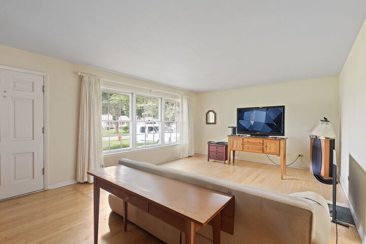 Property Photo:  129 Monument Avenue  IL 60010 