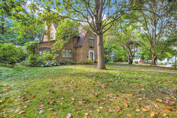 Property Photo:  1001 S Douglas Avenue  IL 61801