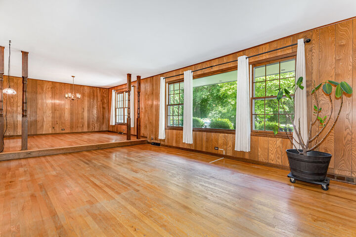 Property Photo: 158 S Ela Road IL 60010