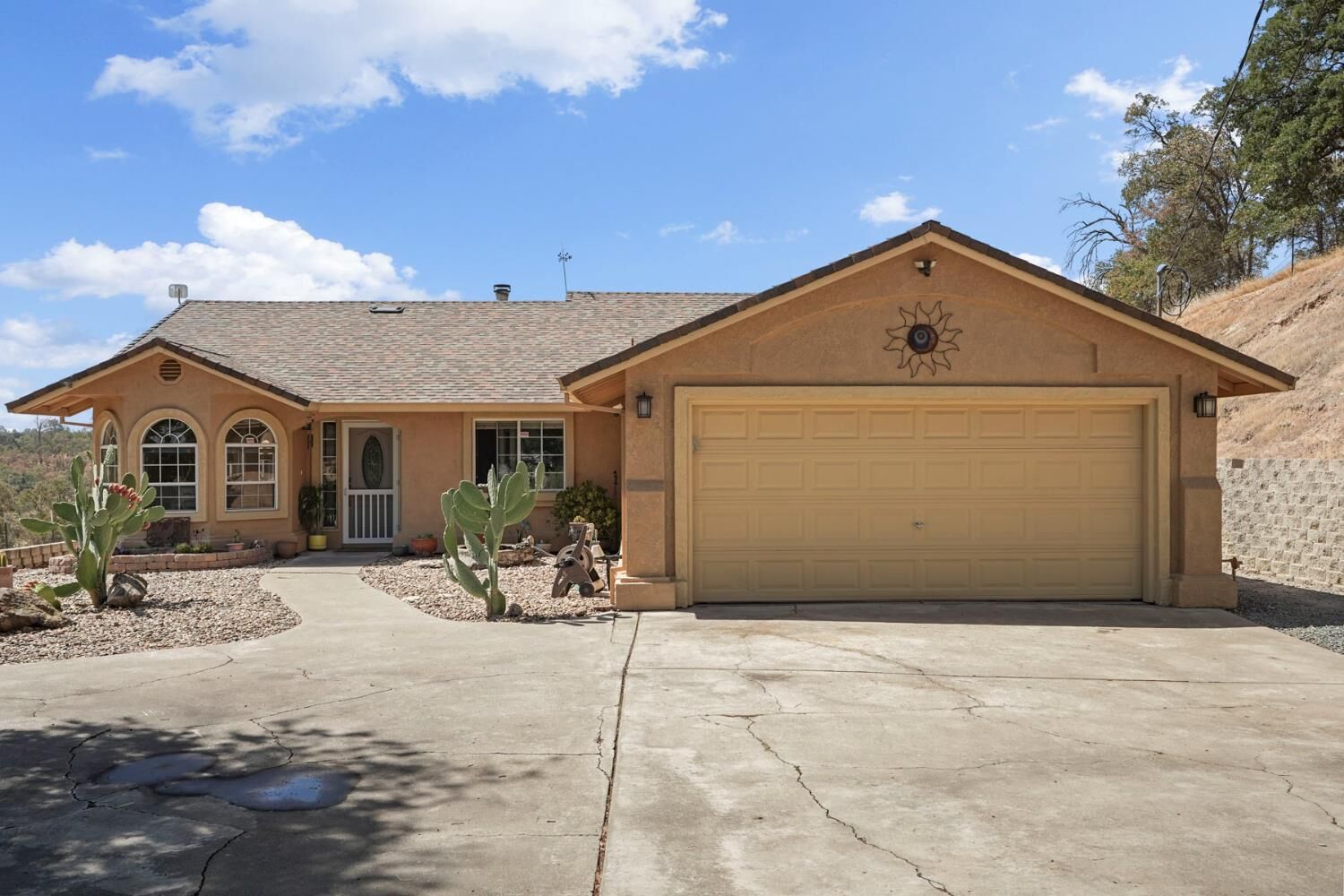 Property Photo: 2707 Danaher Drive CA 95252