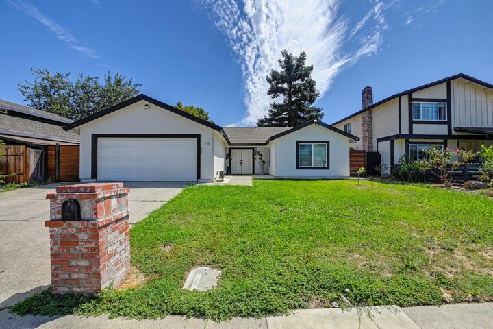Property Photo: 106 Cedro Circle CA 95833