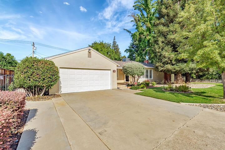 Property Photo: 1245 Sycamore Avenue CA 95350