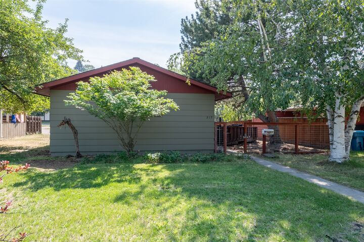 Property Photo: 217 Dixon Avenue MT 59801