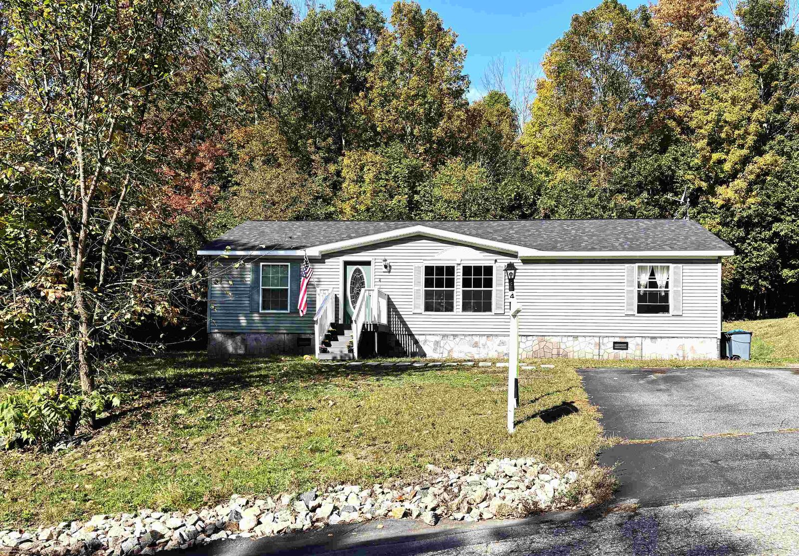 Property Photo:  4 Ivy Lane  NH 03835 