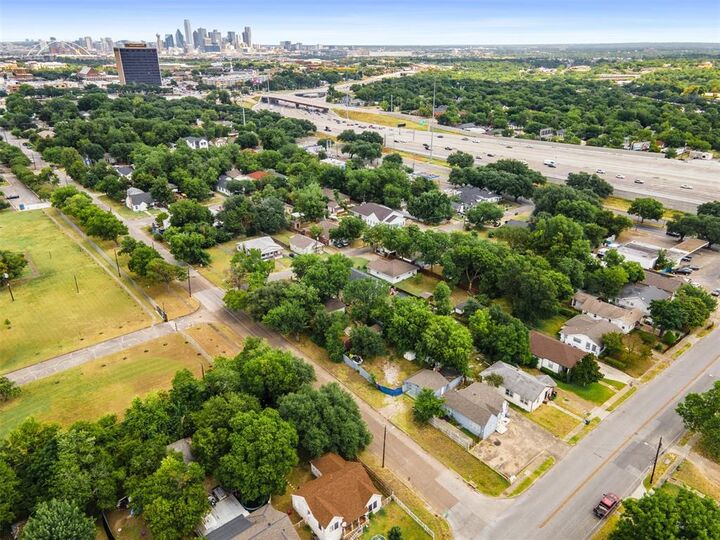 Property Photo: 230 W Jerden Lane TX 75208