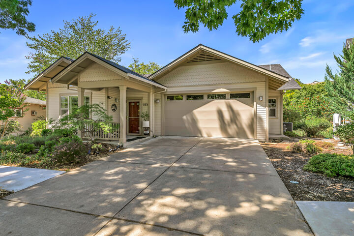 Property Photo: 815 Creek Stone Way OR 97520