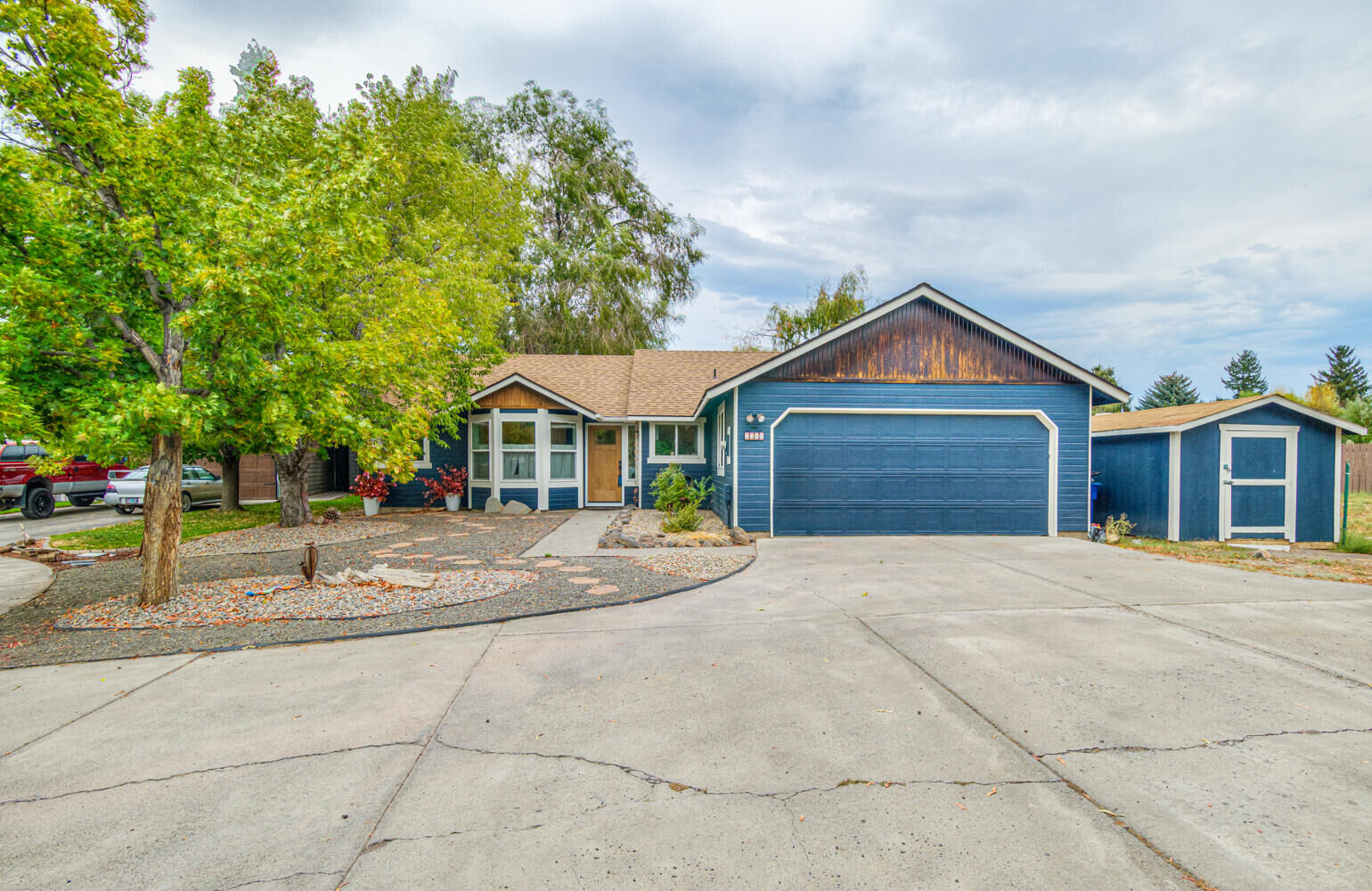 Property Photo:  2746 SW Reindeer Court  OR 97756 